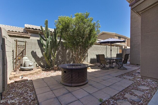 Building Photo - 8074 W Beck Ln