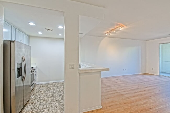 Building Photo - Bright & Airy, Recently Updated 3rd Floor Apartment in the Catalina Building Across from Central ...