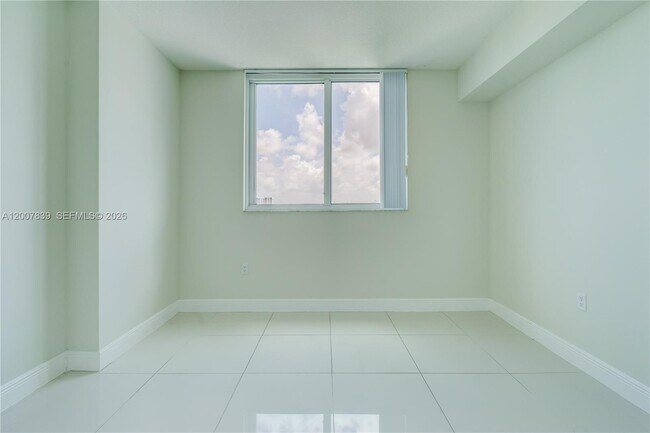 Building Photo - 1871 NW S River Dr