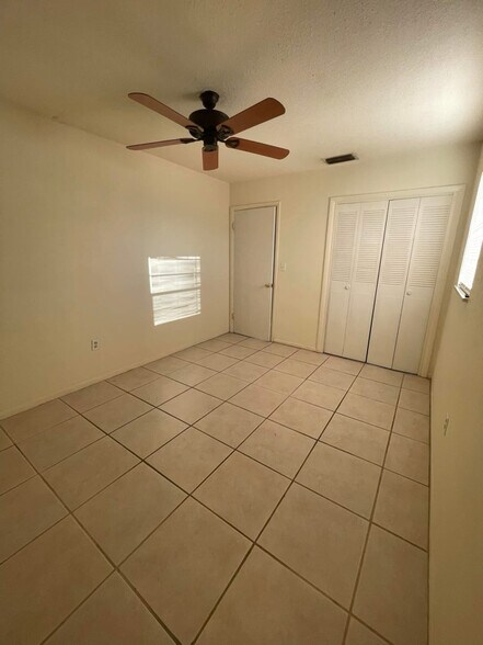 Building Photo - 1536 Barbarie Ln