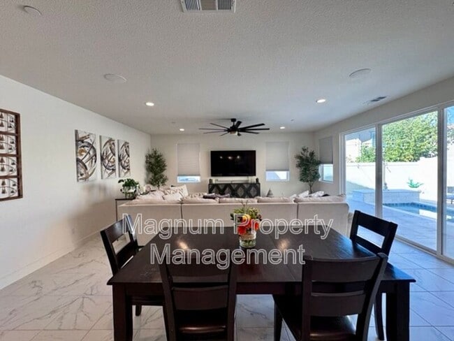 Building Photo - 38572 Rosegate Pl