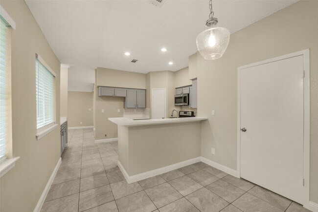 Building Photo - 21211 Park Mt Dr