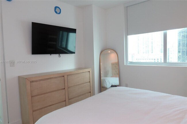 Building Photo - 500 Brickell Ave