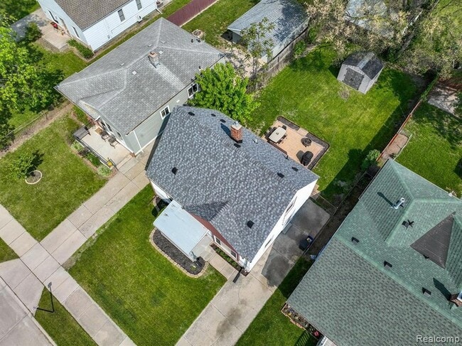 Building Photo - 620 W Kalama Ave