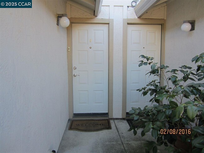 Building Photo - 327 Pantano Cir