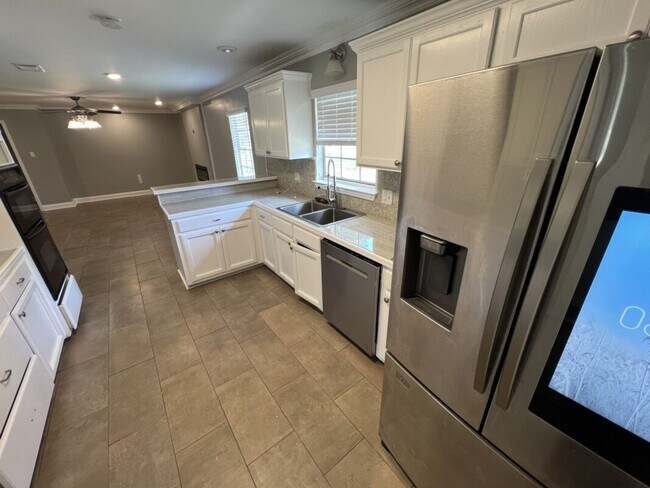 Building Photo - Charming 3 Bedroom Home in a Prime Zachary Location & School District!