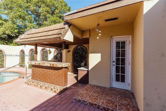 Building Photo - 4 br, 3.5 bath House - 4905 Harrison St # ...