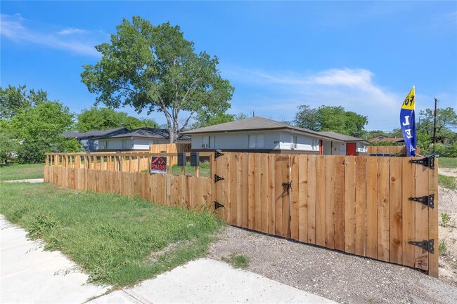 Building Photo - 809 John Adams Dr