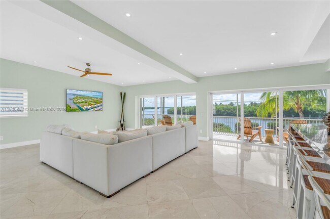 Building Photo - 155 Coco Plum Rd S