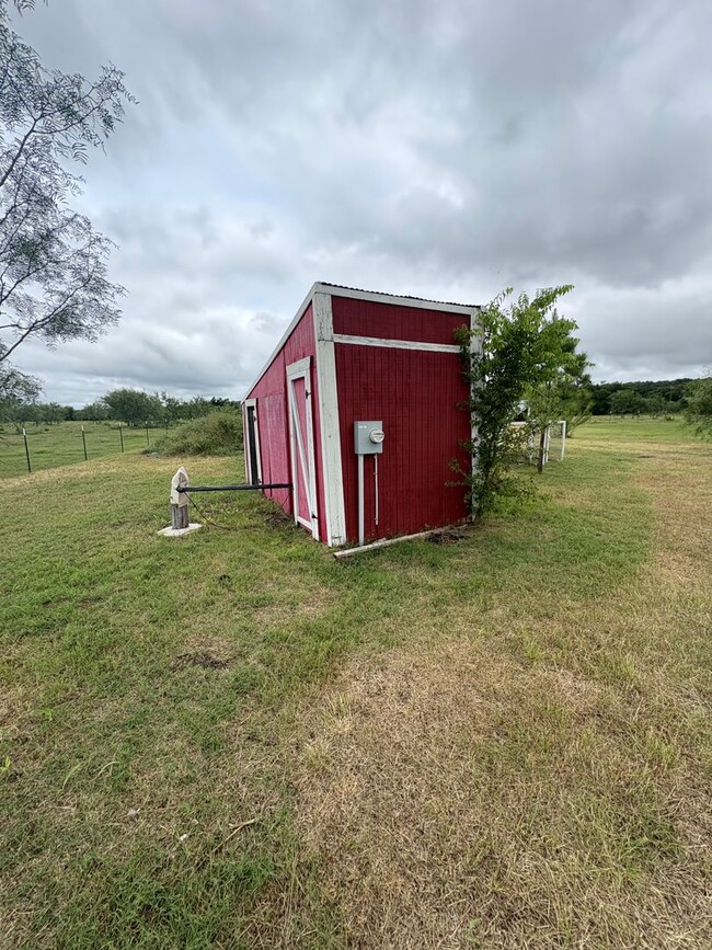 Building Photo - 2 Bed, 2 Bath County Home on 1.5 Acres in ...