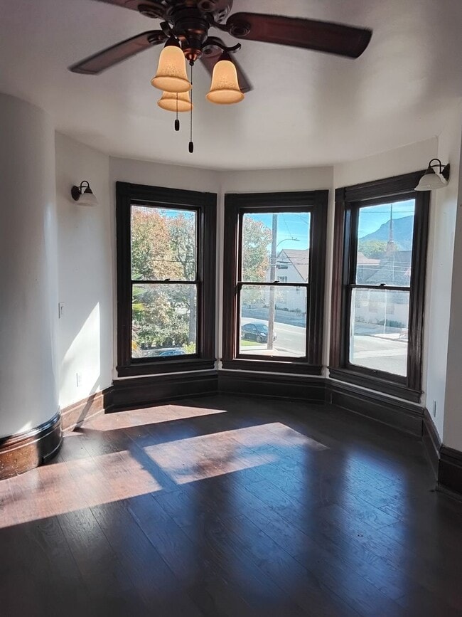 Building Photo - Golden Sails Property Group LLC -933 E. Santa Paula St