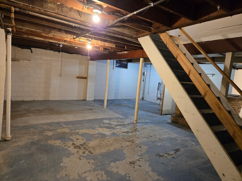 Building Photo - 3129 10th St