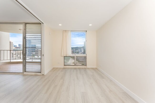 Building Photo - Newly Renovated. Ocean & Marina Views. Assigned Parking.