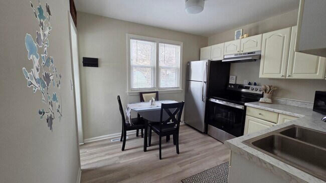 Building Photo - 542 Whitney Ave