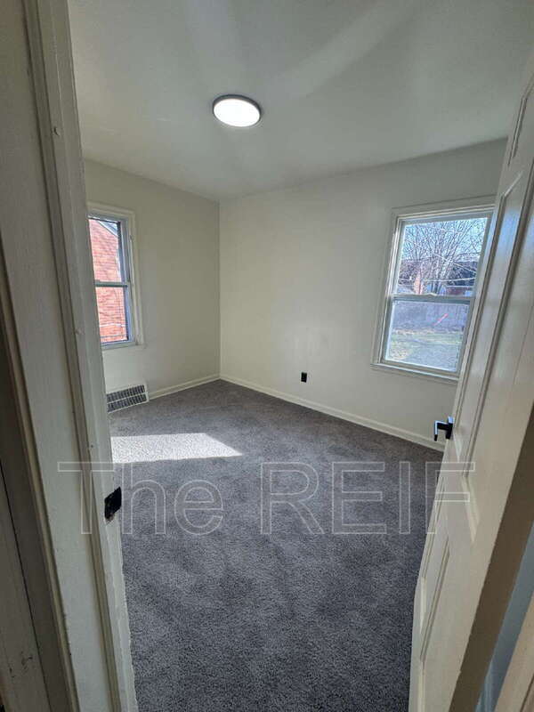 Building Photo - 12600 Duchess St