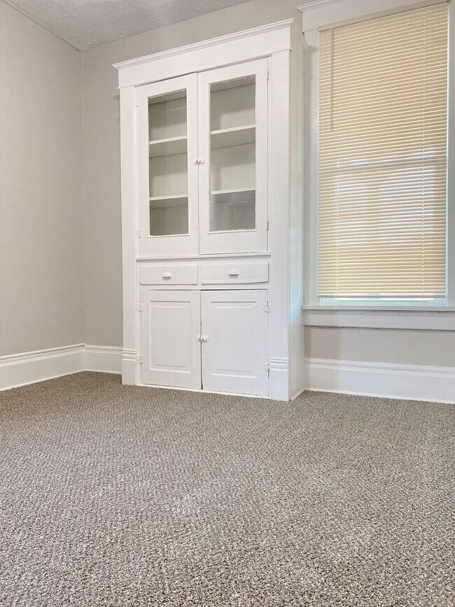 Building Photo - Updated 4 bed 2 bath house right in the heart of Benson.