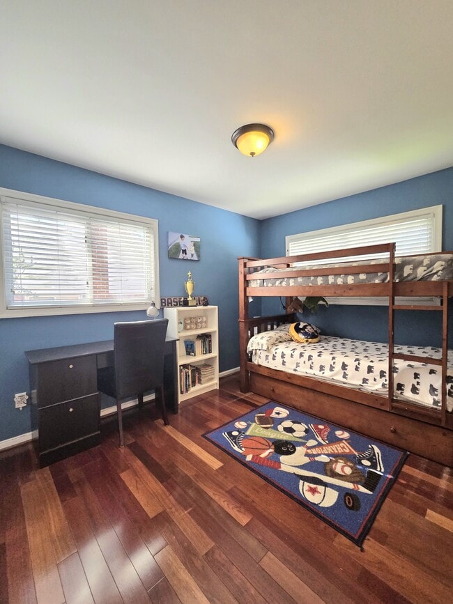 Building Photo - 108 N Gladden St