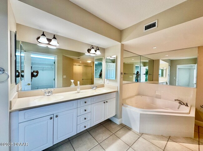 Building Photo - 4670 Links Village Dr