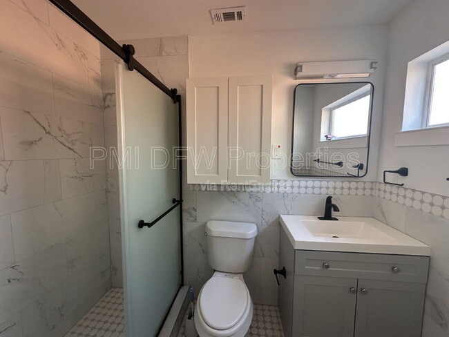 Building Photo - 3304 Mayhew Dr