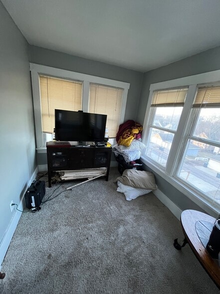 Building Photo - 528 N 5th St