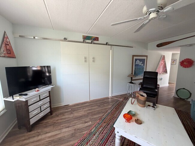 Building Photo - 3802 Gulf of Mexico Dr