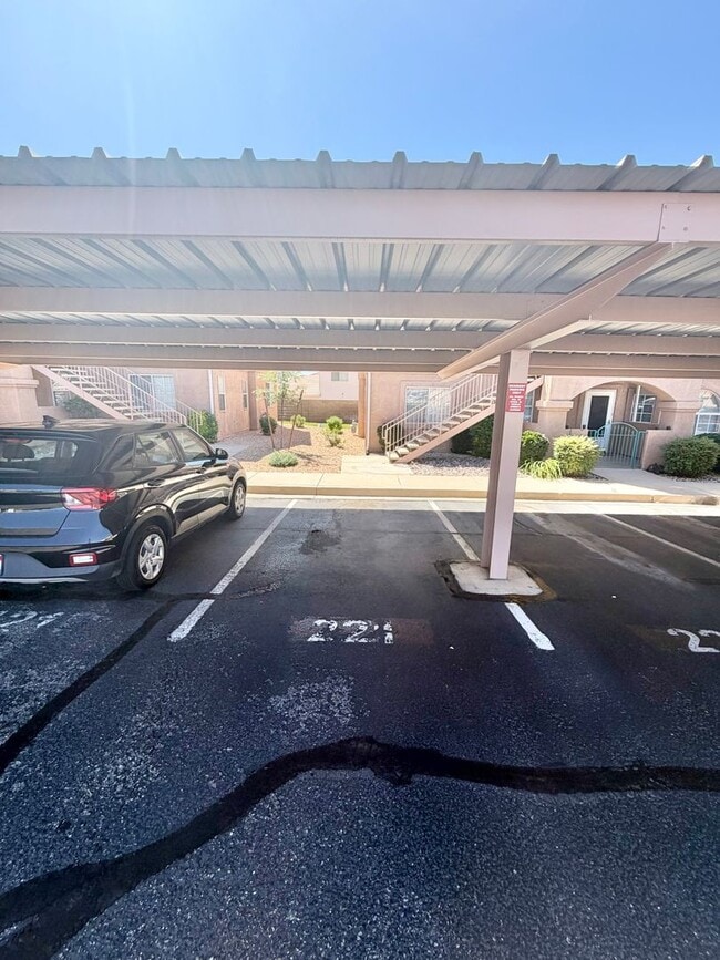 Building Photo - Wonderful Remodeled La Paloma Home!