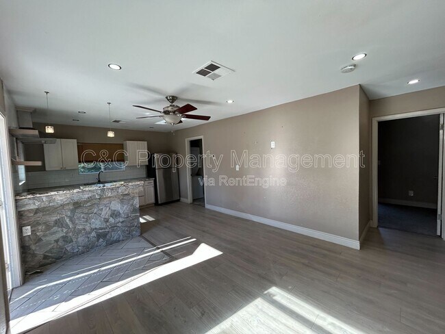 Building Photo - 1222 W Saginaw Way