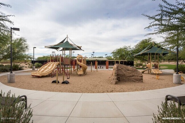 Building Photo - 3607 E Salter Dr