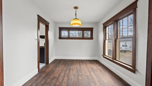 Building Photo - Single-family historic home in West Central with porch and private courtyard.
