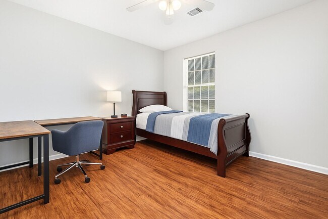 Building Photo - 324 N Ross St