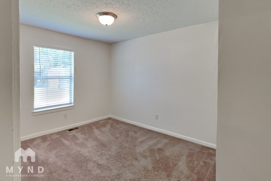 Building Photo - 5561 Northcut Dr