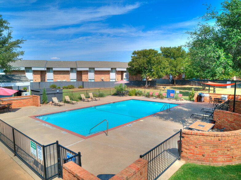 Sparkling Swimming Pool - Lakeview Townhomes