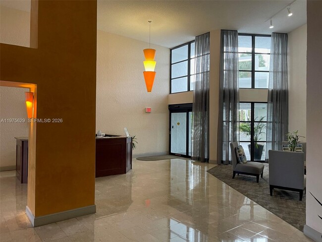 Building Photo - 400 Leslie Dr