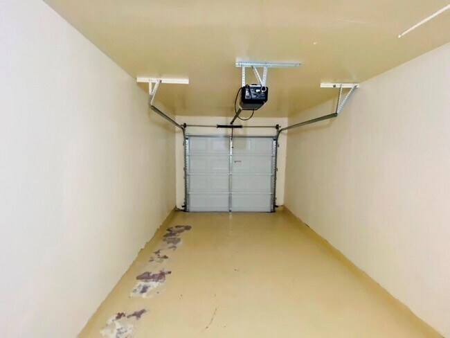 Building Photo - 1710 Ledgewood Dr