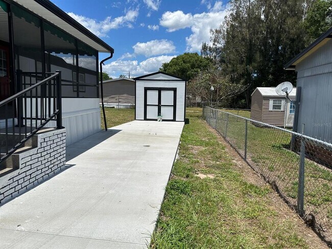Building Photo - 3061 Crystal Hills Dr