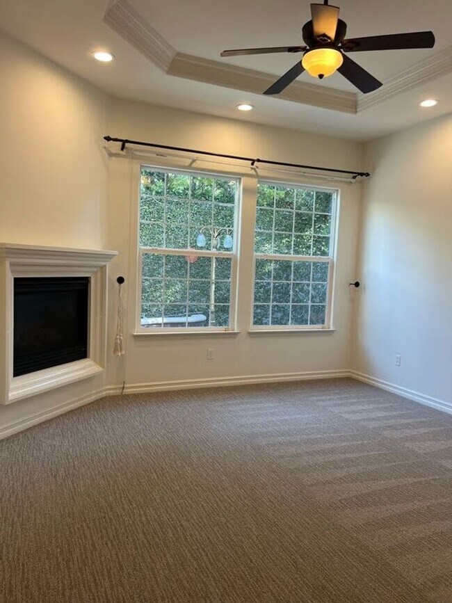 Building Photo - Spacious Single Story Home in Columbus Square