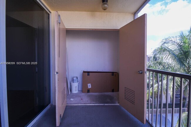 Building Photo - 8215 Lake Dr