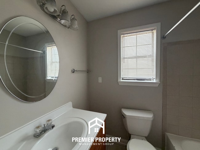 Building Photo - Stunning 3BR/2BA Memphis Home with Vaulted Ceilings & Rustic Fireplace!