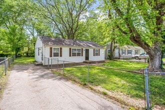 Building Photo - 3 Bedroom Pet Friendly Home For Rent Close To Post!