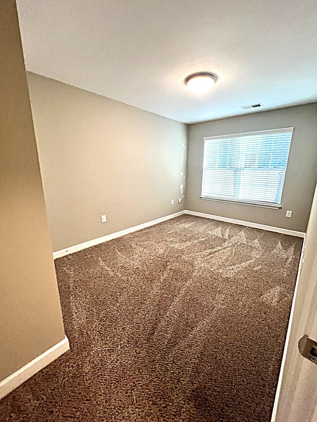 Building Photo - 620 Friendway Rd