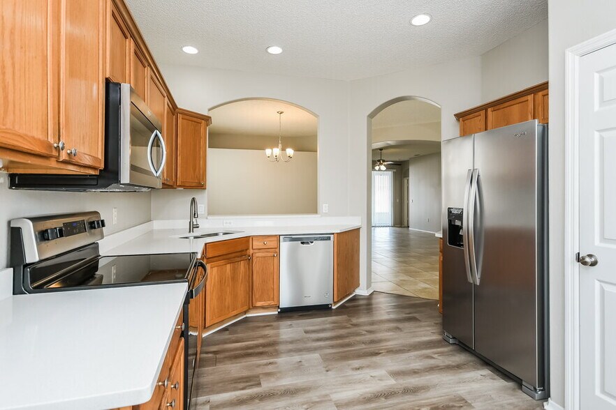 Building Photo - 1027 Lake Biscayne Way