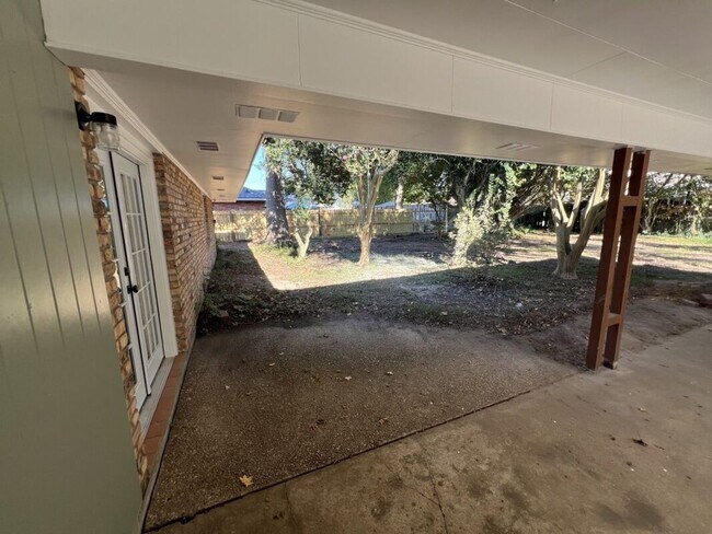 Building Photo - Newly renovated Single-Family Home in Shenandoah Estates Subdivision!