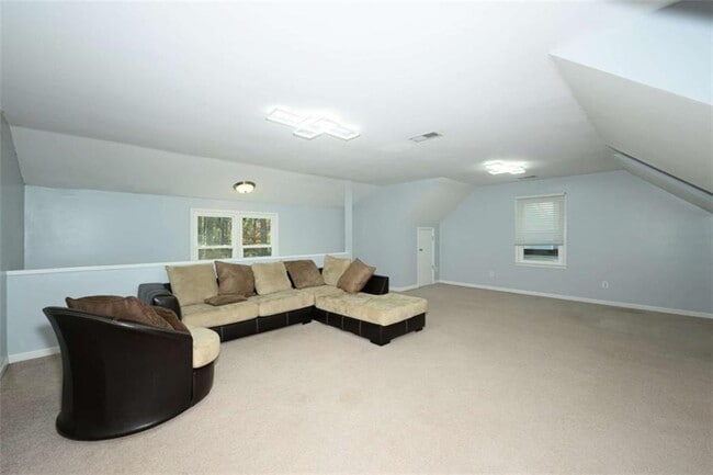 Building Photo - 151 Lakeside Dr NW