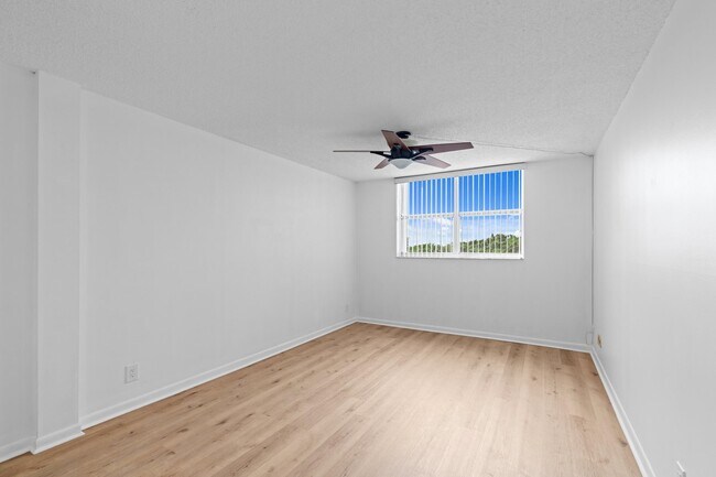 Building Photo - 480 Executive Center Dr