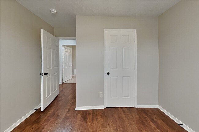 Building Photo - 26905 Faircourt Dr