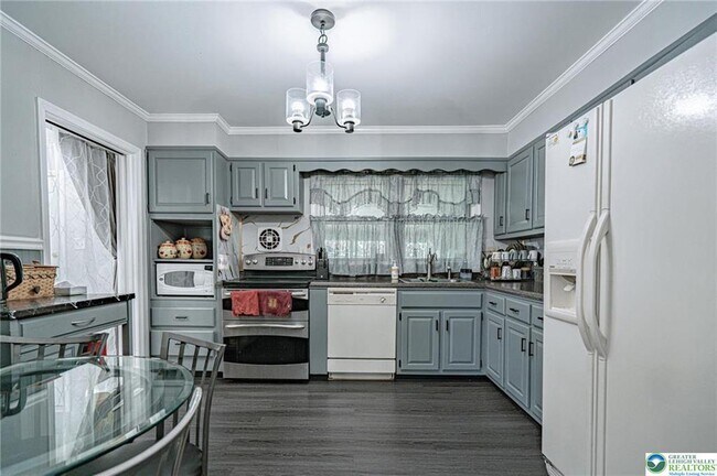 Building Photo - 2627 Nottingham Rd