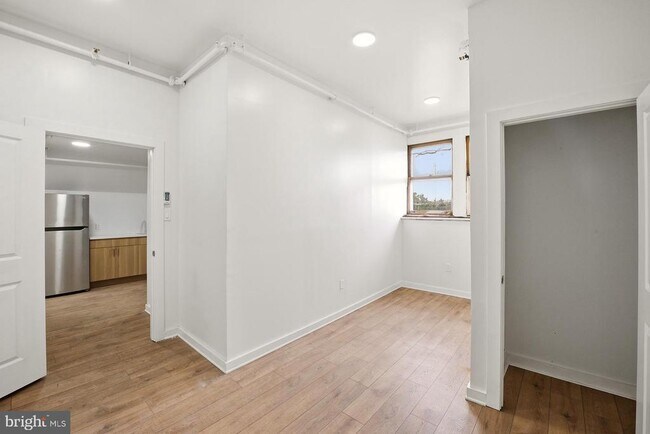 Building Photo - 6012 Ridge Ave