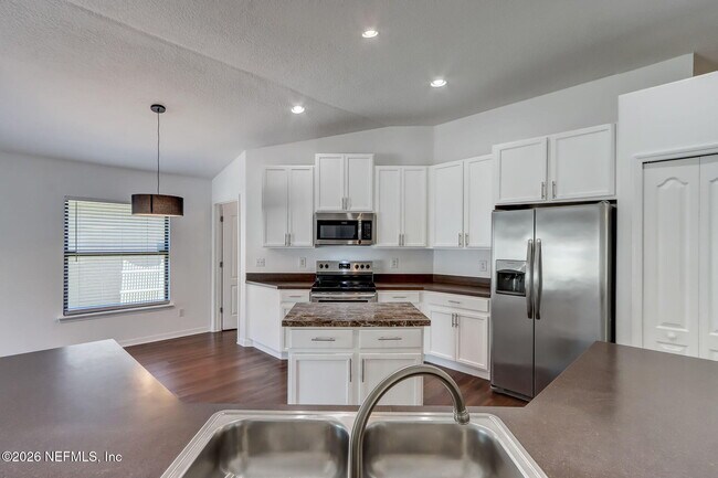 Building Photo - 566 Longmill Ln