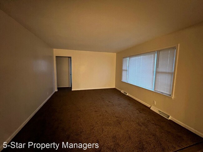 Building Photo - 3 br, 1 bath House - 922 South Main Street...