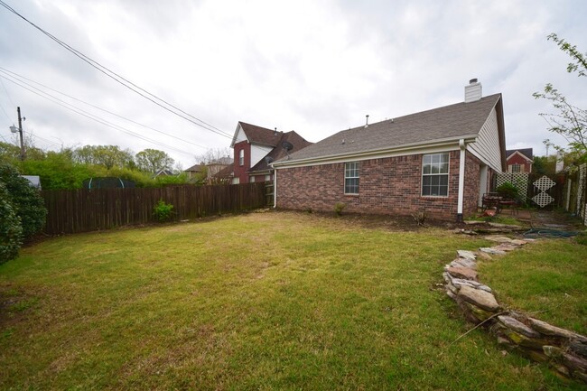 Building Photo - 3 Bedroom, 2 Bathroom Near Appling Rd in C...